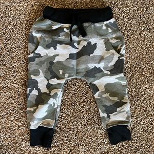 Little Bipsy Camo/Black Sweatpants, 12-18M